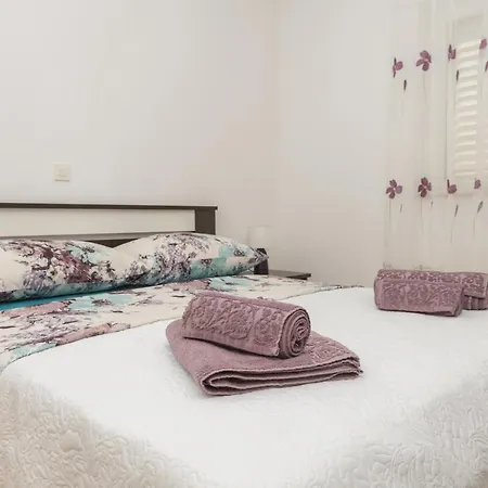 Apartment Violet
