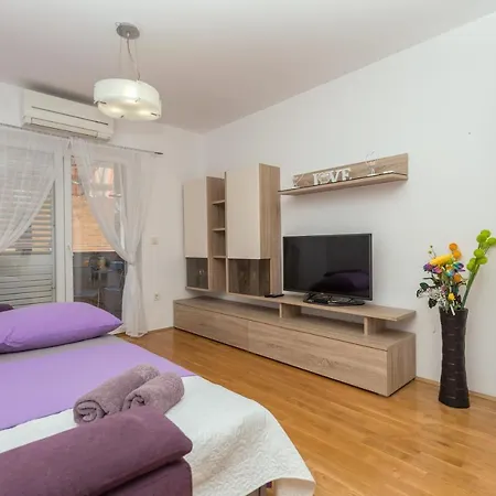 Violet Apartment
